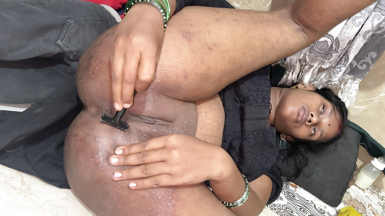 Desi beautiful sister-in-law making her pussy hair sexy video