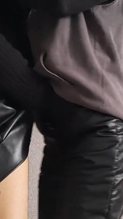 صديقتان مستقيمتان تجربان الجنس السحاقي لأول مرة وتحبه | مقطع 1