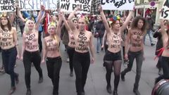 Femen em topless protestos na França