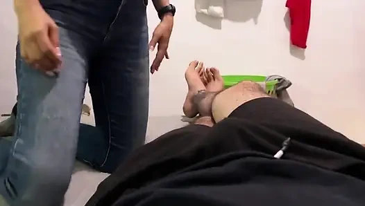 Genç üniversiteli kız büyük yarak emerken yakalandı