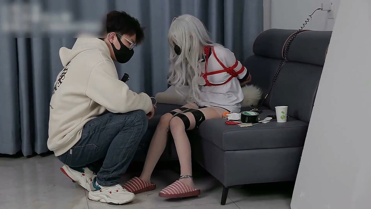 My Cute Girlfriend in White Stockings and White Hair Played Bondage Games with Me, Walking with My Hands Tied and Shackles on My