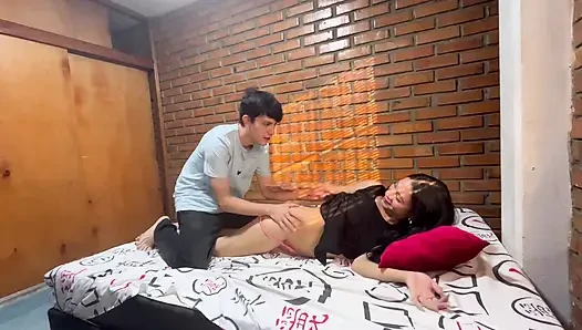 My Neighbor Ramon Came to Give Me a Relaxing Massage, and He Happily Inserted His Penis Into My Vagina.