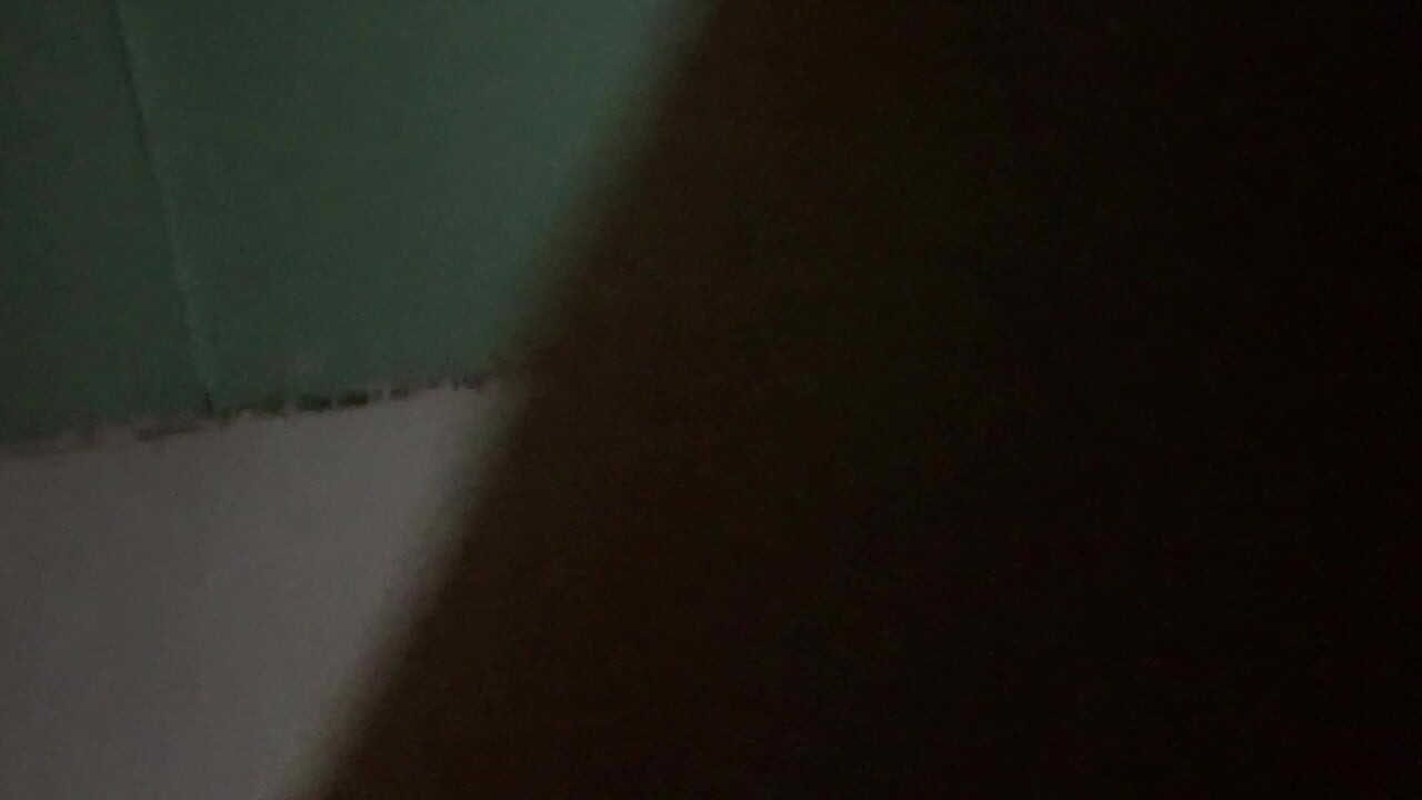 אתה רוצה להרגיש את הכפפות השחורות על הזין שלך