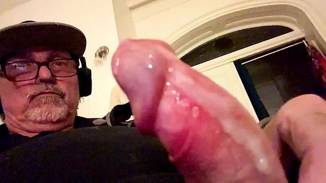 Father’s juicy penis