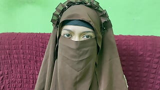 मेरी हॉट और सेक्सी पड़ोसन भाभी जोरदार चुदाई के लिए पागल है