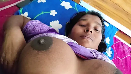 Devar apni hamile yenge ka göğüslerini okşuyor kar raha he - desi ateşli genç yenge güzel meme ucuyla suklıyor.