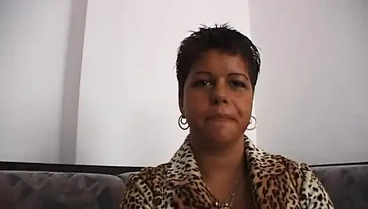 Big ass ebony slut rubs and fingers her pussy at the casting