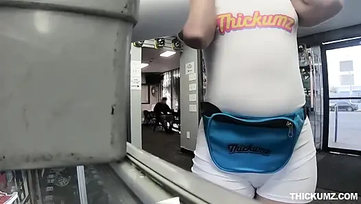Thickumz - Alex Coal bekommt eine ladung sperma auf ihren arsch
