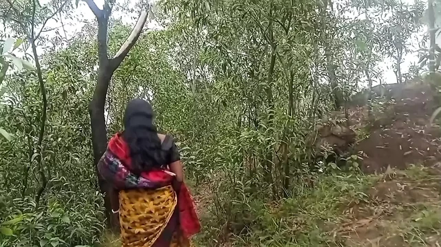 Village Bhabhi Facked by a School Student in forest
