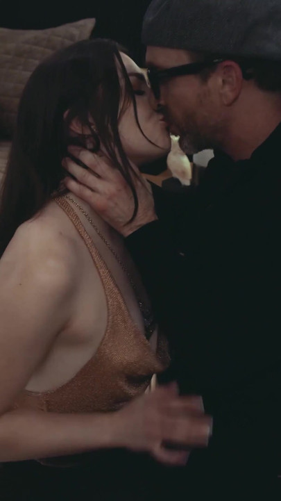 PORNFIDELITY Η Maddie Wren γεμίζει άγρια το μουνί της | Κλιπ 2
