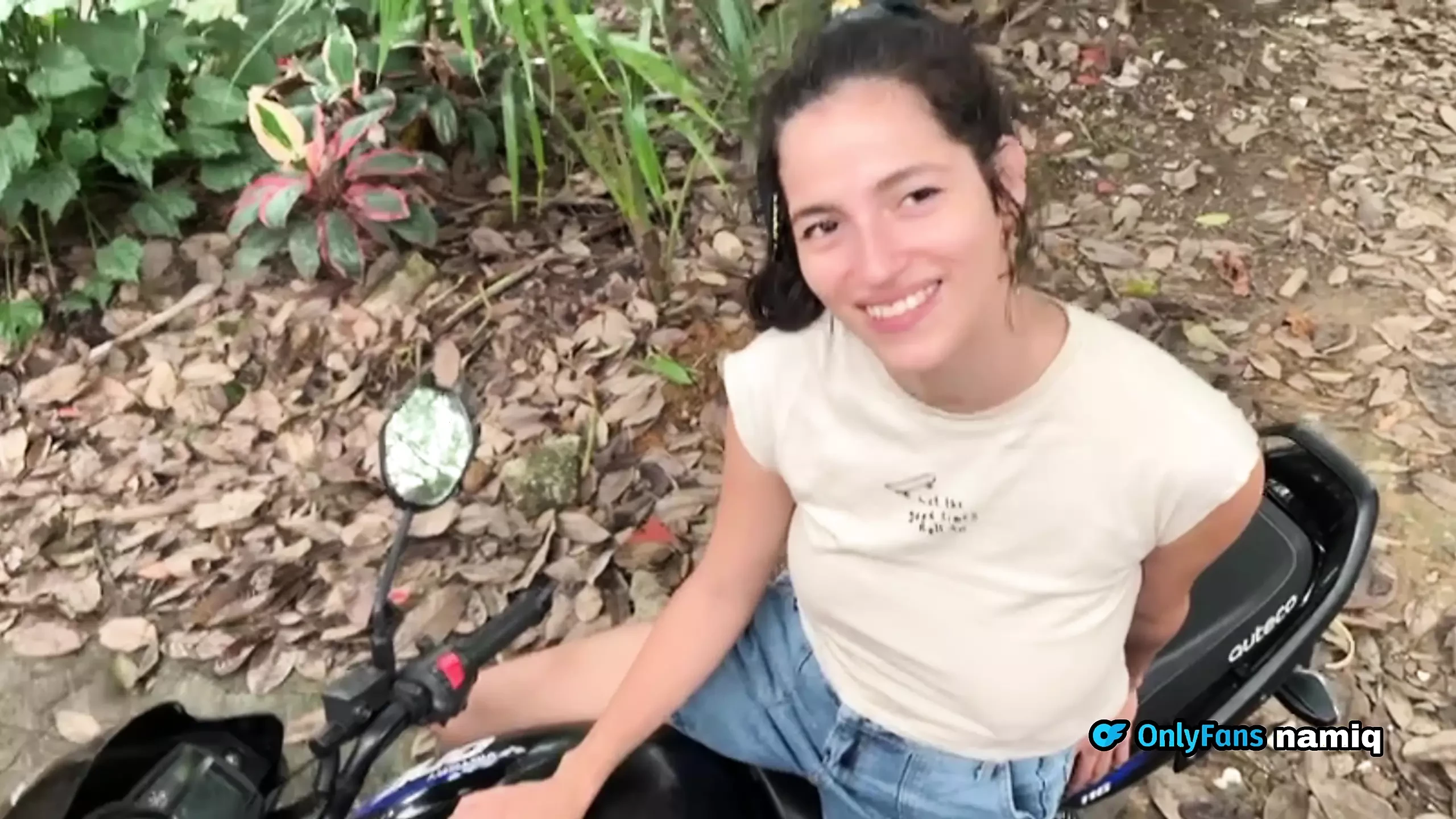 MI VECINA QUIERE APRENDER A MANEJAR MOTO Y TERMINO FOLLANDOMELA PARA ENSEÑARLE