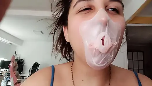 Riesige und unordentliche Bubblegum Bubbles machen - Bunny Looner