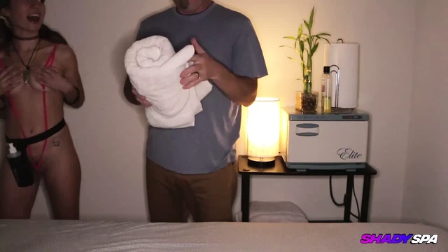 Bailey from Shady Spa gives an incredible blowjob