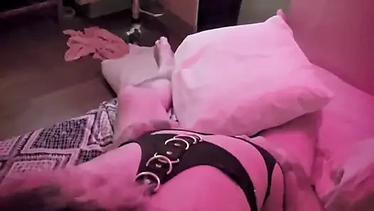 Honey cumming keras menunggangi kontol itu