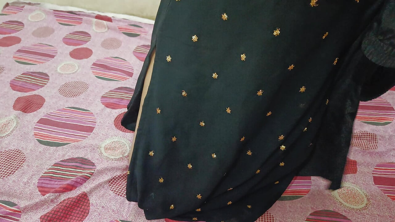 Indian Bhabhi Was Sucking Dever Dick with Hand Mms