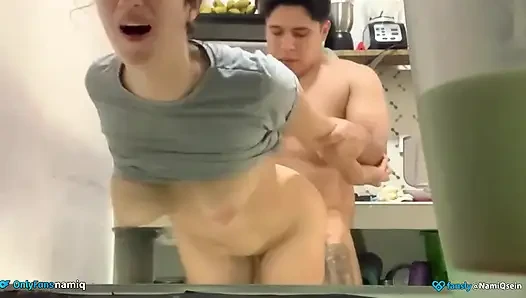 Ein Glas Muttermilch Für Die Nachbarin.