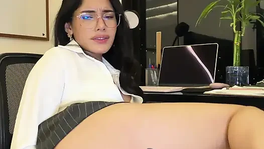 Sekretaris cantik suka saling meniduri pantat