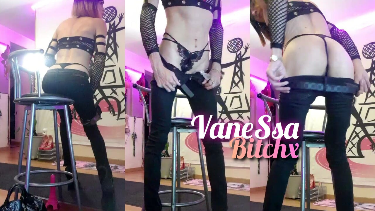 A💣French Trav BomBe does a StripTease in LiVE. chastity cage VaneSsaBiTCHx PariSCienneTrvProd91 CAM4