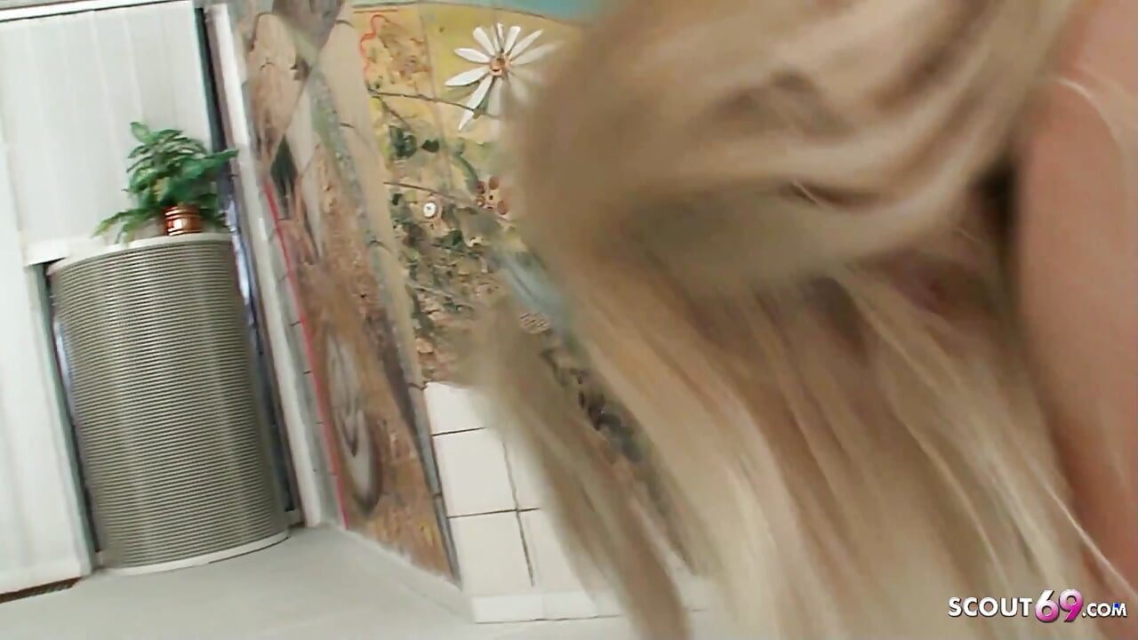 Я трахаю свою нову дівчину вперше і роблю їй камшот