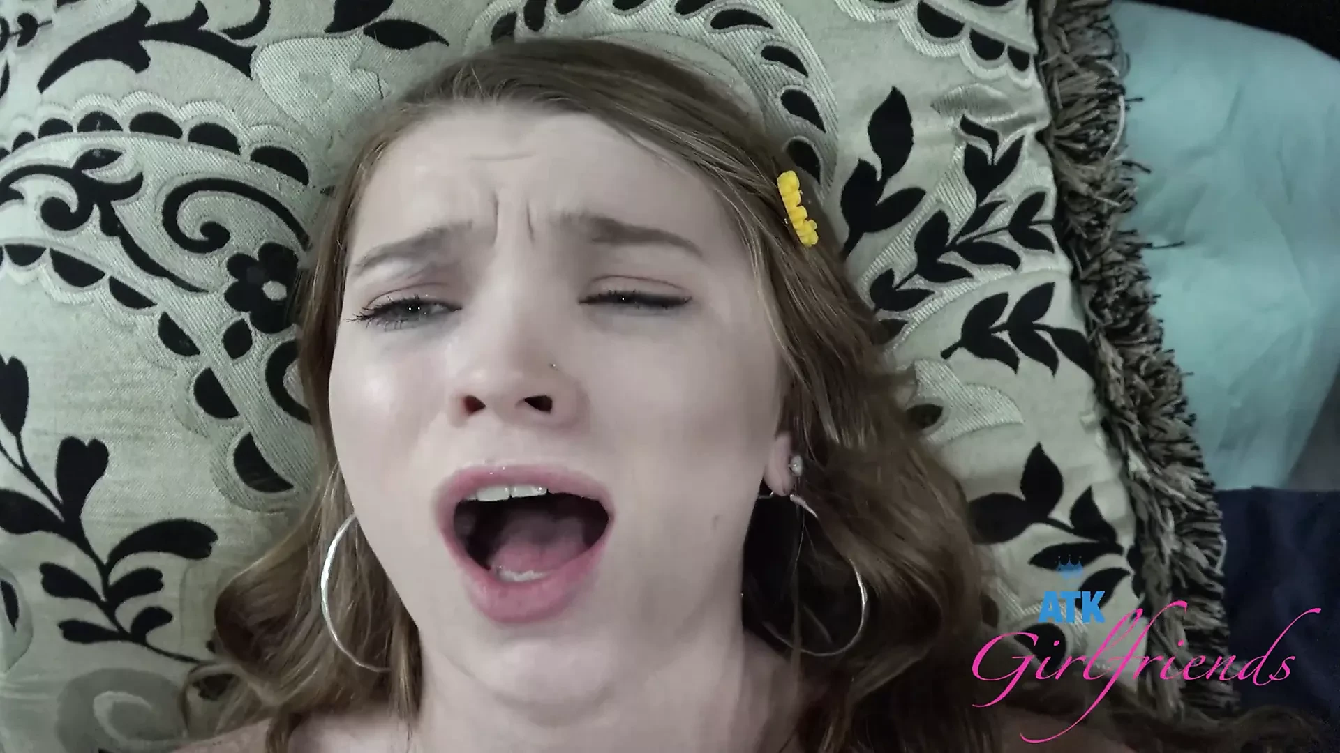 Mazy Myers, jolie bombasse amateur, suce une bite en POV et baise la chatte