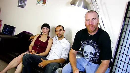 Oyuncu seçmelerinde piliç kanepede sikiliyor