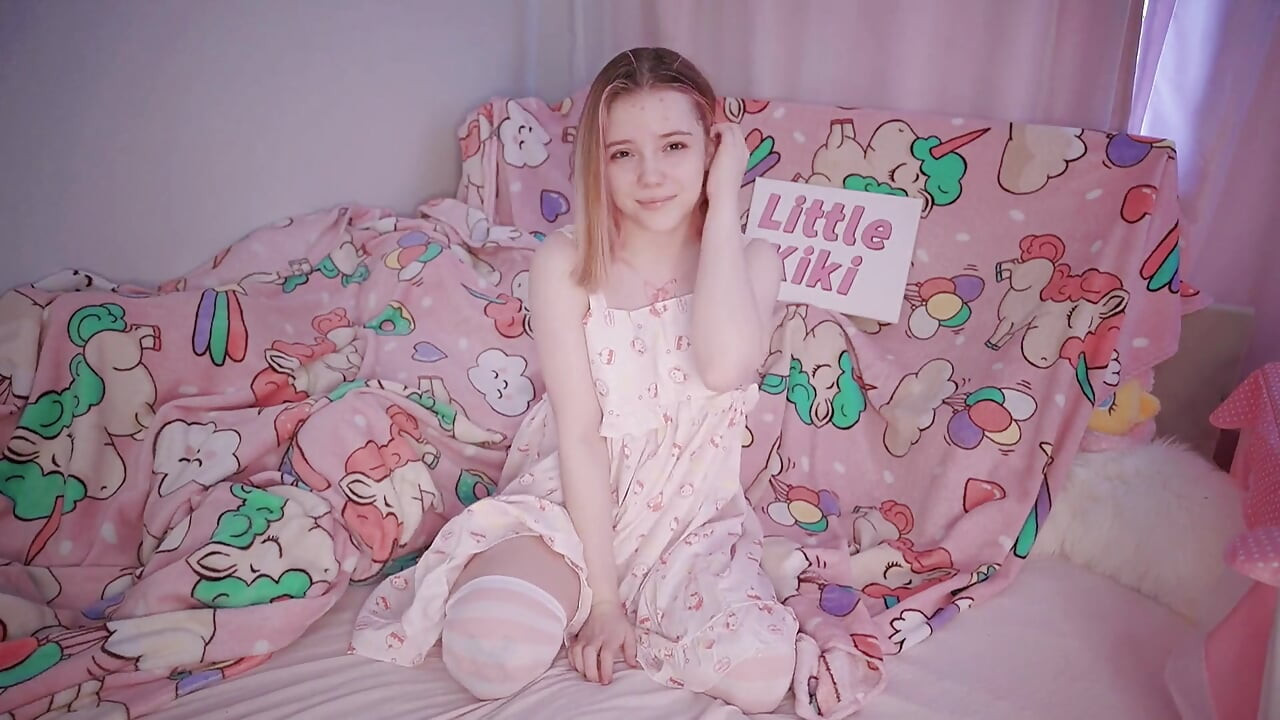 少女騎著大繼父的雞巴