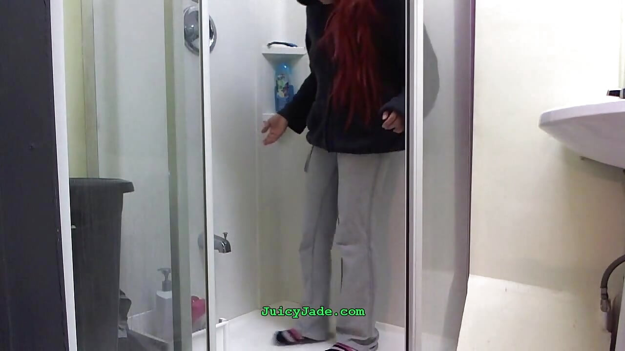 Roupas molhadas! Tomando banho com roupa