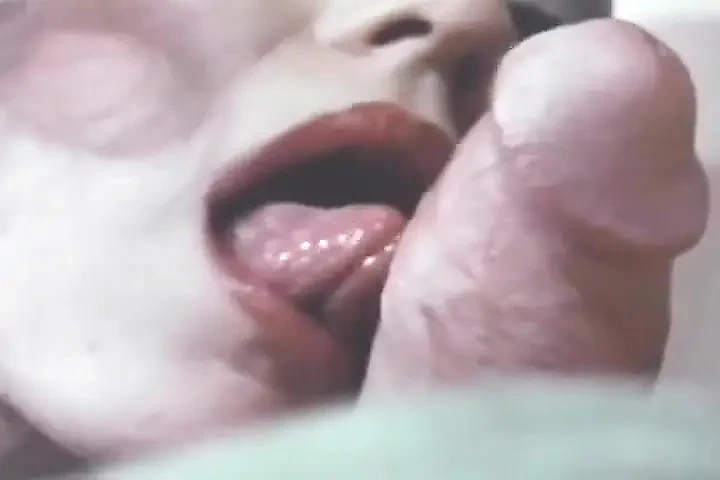 优雅的法国熟女被性交并被精液覆盖