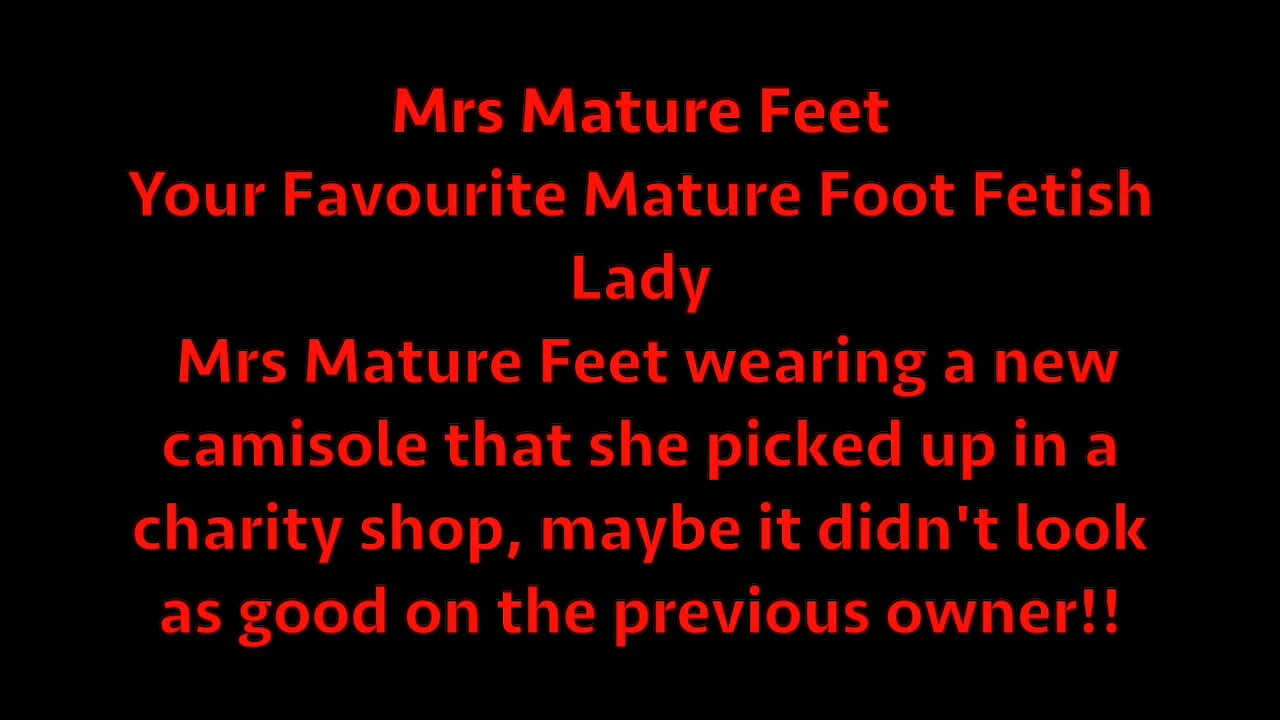 Mrs Mature Feet with a Thrift Shop Purchase 499