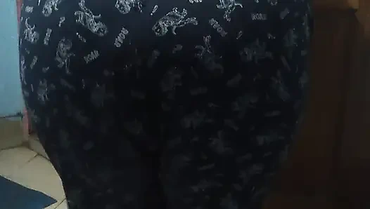 Горячая девушка дези с большой задницей