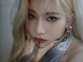 Loona kim lip cum cống