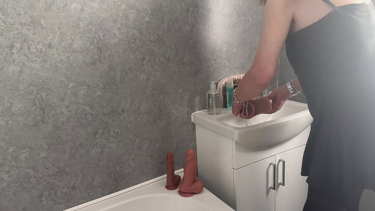 Jane Harris is a msid cleaning her Master and Mistress's house