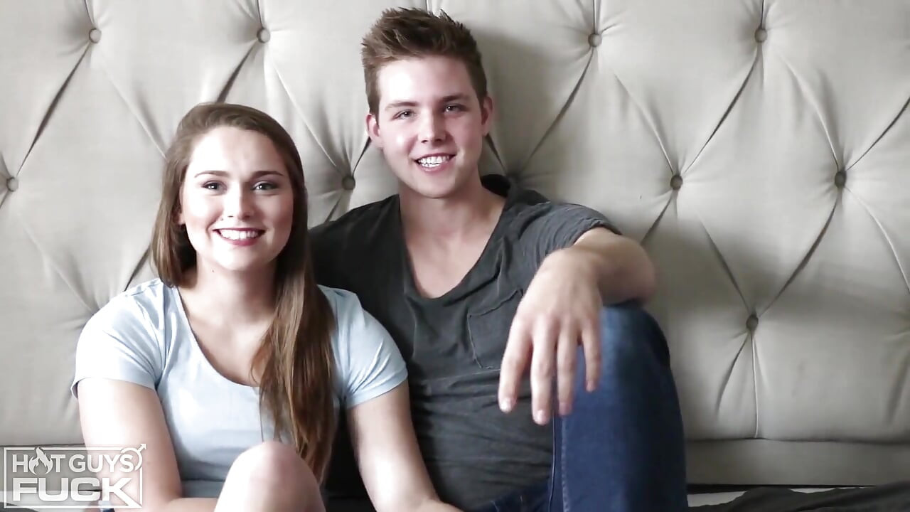 Высокий ебарь Brady Corbin трахает татуную крошку Danielle Land