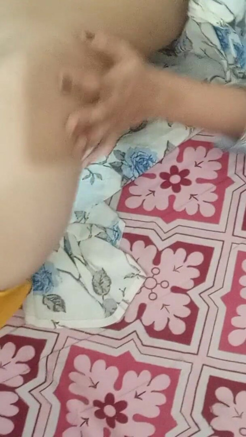 Indian teen rubbing pussy | Clip 1