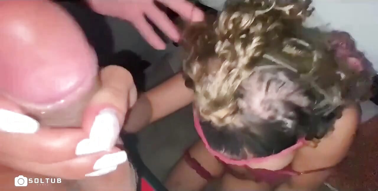 Sexo casero con joven novia codiciosa - batidos en la polla bailando funk