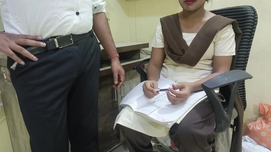 Gadis desi ne apane tusion guru ke sath ache sex kiya