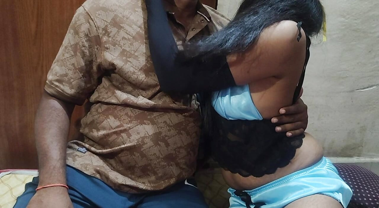 Indian office staff girl has a sex with her office manger boss