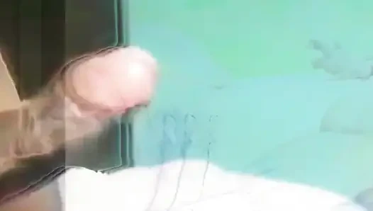 Zuerst lutscht sie meinen schwanz, dann steckte ich meine hand in ihre muschi.