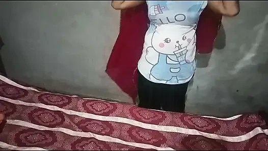 Junge Indische Desi-dorf-stiefschwester Versuchte, Harten Blowjob Mit Stiefbruder in Klarem Hindi-audio Zu Ficken