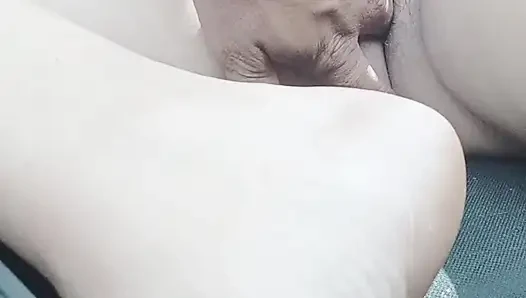 Curlisita si seksi lagi asik fingering memek sempitnya di dalam mobil (pov)