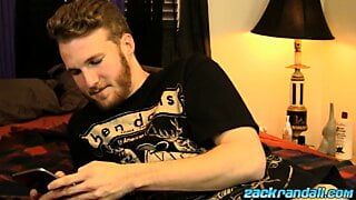 Отклоняющийся, Luke Mason мастурбирует член и кончает соло в любительском видео