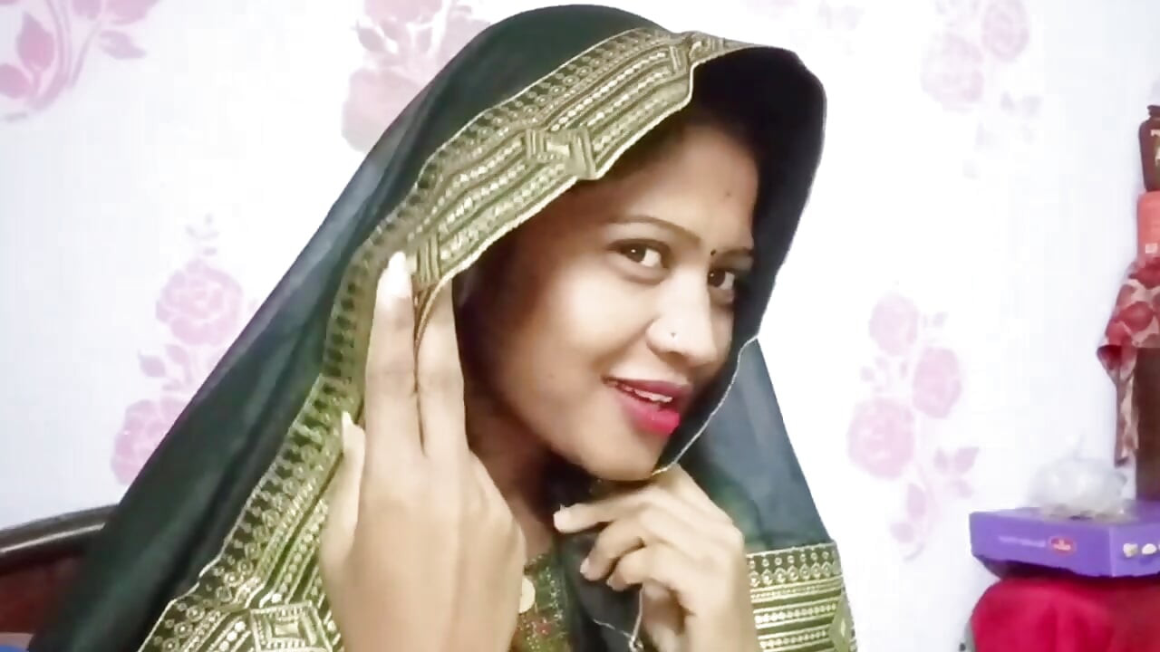 Desi indischer schwager fütterte seiner schwägerin eine Banane, hatte sex mit ihr und leckte ihre muschi. hindi-video (Tina Nandey)