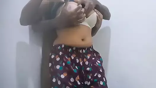 Une demi-sœur du Sri Lanka dans une vidéo de sexe drôle