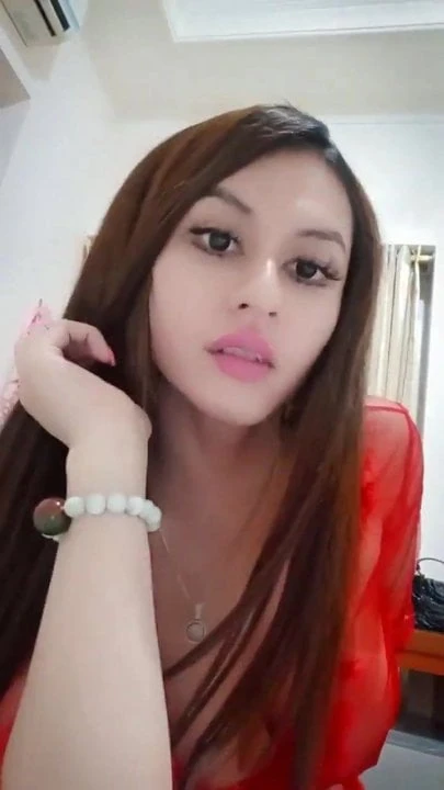 Hot shemale in night dress