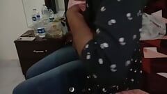 De eerste seks van mijn neef in een oyo met mij - erg hete en zinderende video en zeer hete mooie borsten
