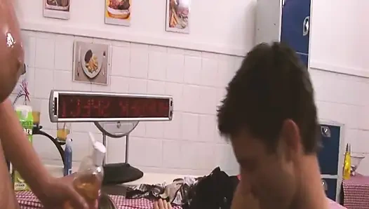 Самая горячая сцена в платье - 3_Busty блондинки пара наслаждается оргией с двойным проникновением вместе