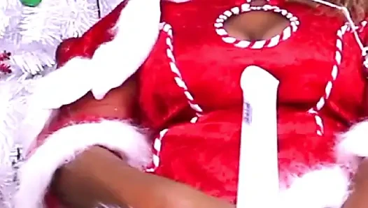 Si pemula nina rivera lagi asik muasin memeknya pakai mainan seks barunya di bawah pohon natal