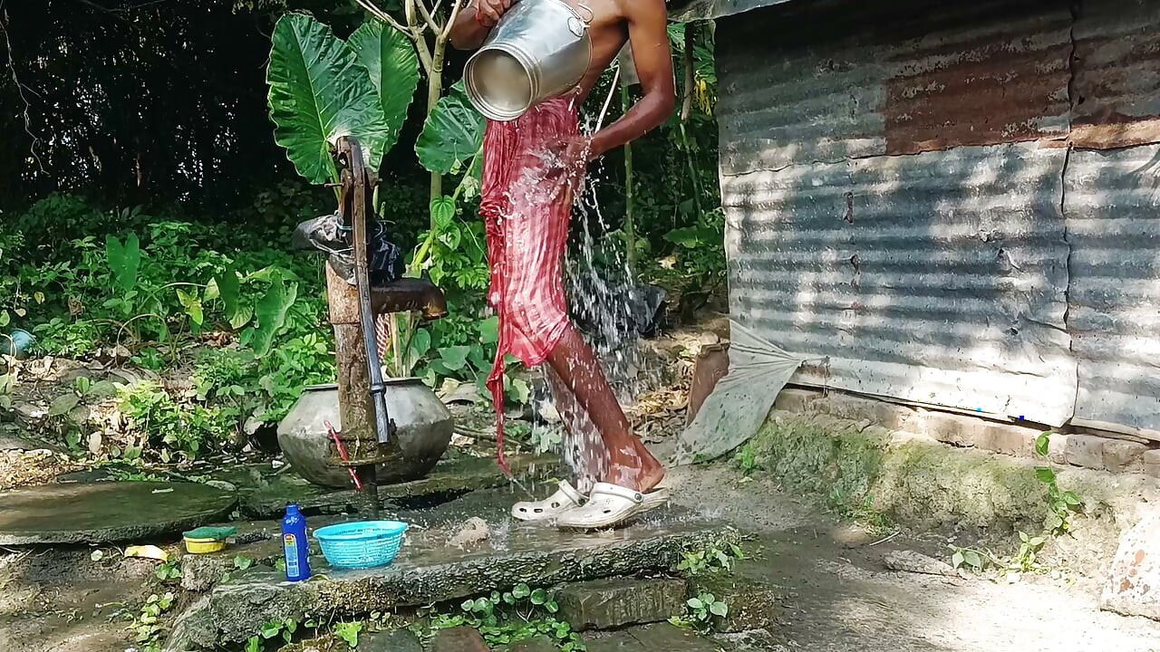 Tha guy is to hot love this style bath