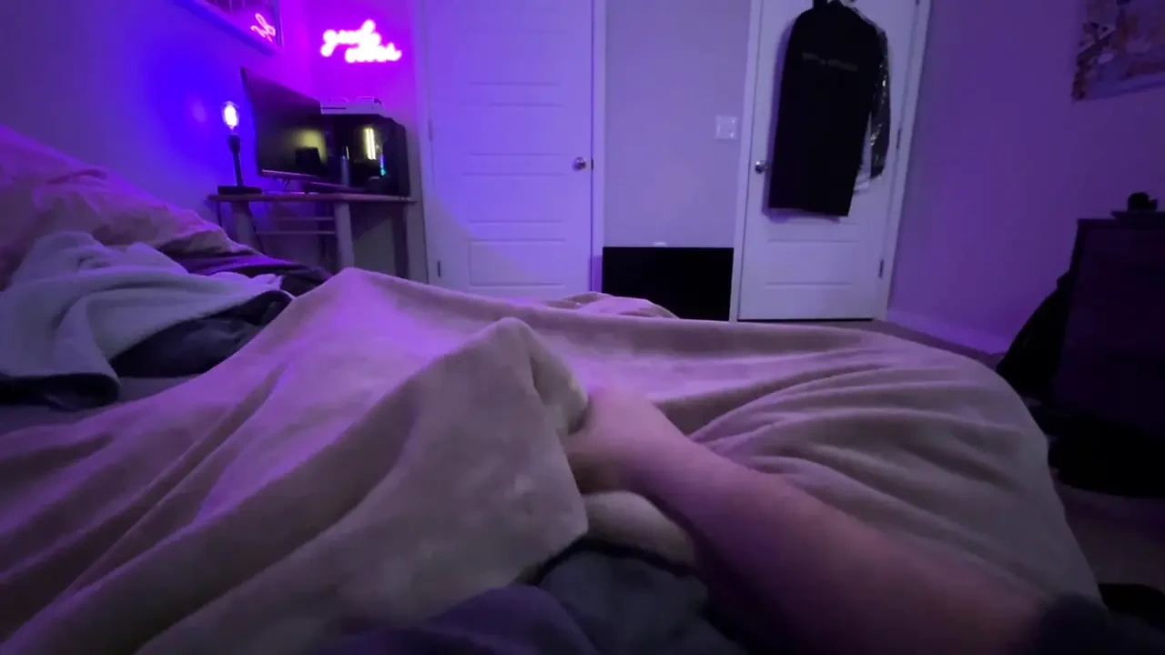 Gamer Boyfriend cant keep his hands to himself and fucks you in bed