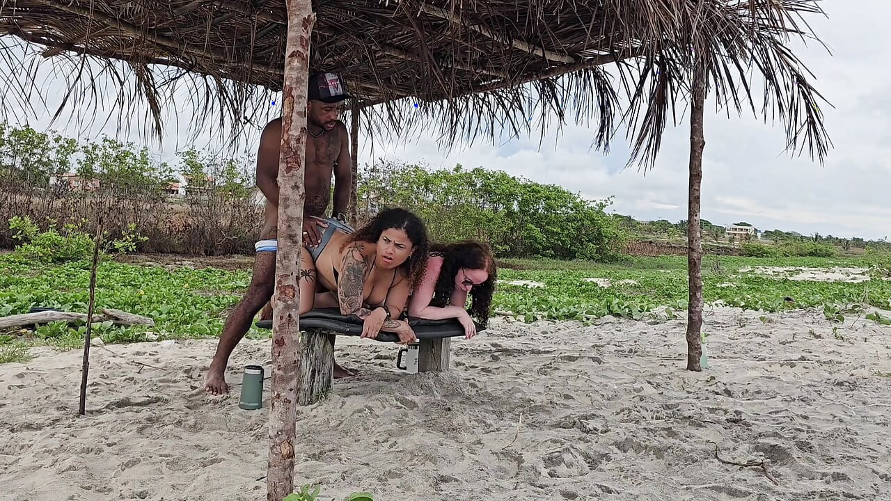 GALOPANDO EM DOIS CUZINHOS NA PRAIA EM SALVADOR